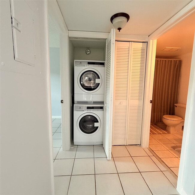 Building Photo - 9466 Boca Cove Cir