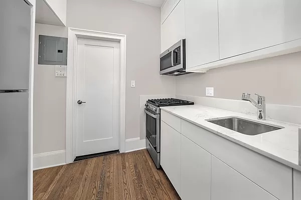 Building Photo - 625 2nd Ave