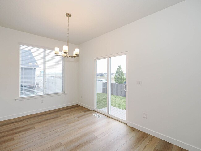 Building Photo - 4 Bedroom, 2.5 bathroom Eagle Mountain Home