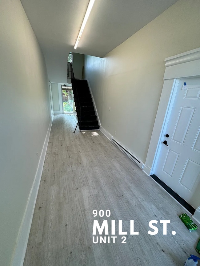 Building Photo - 900 Mill St