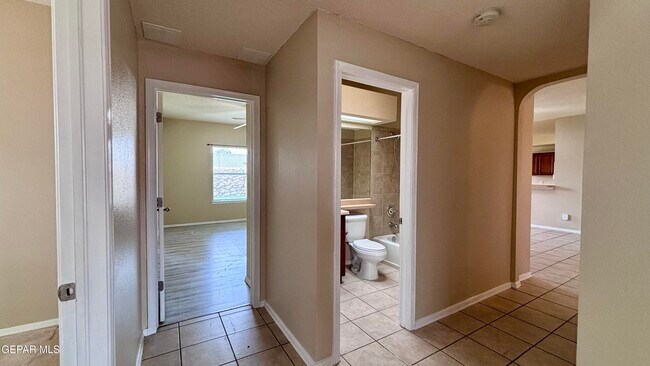 Building Photo - 3537 Tierra Vergel Dr