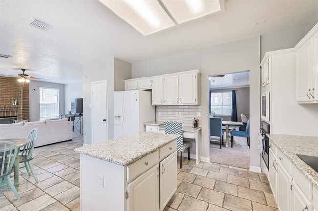 Building Photo - 20422 Maple Meadows Ct