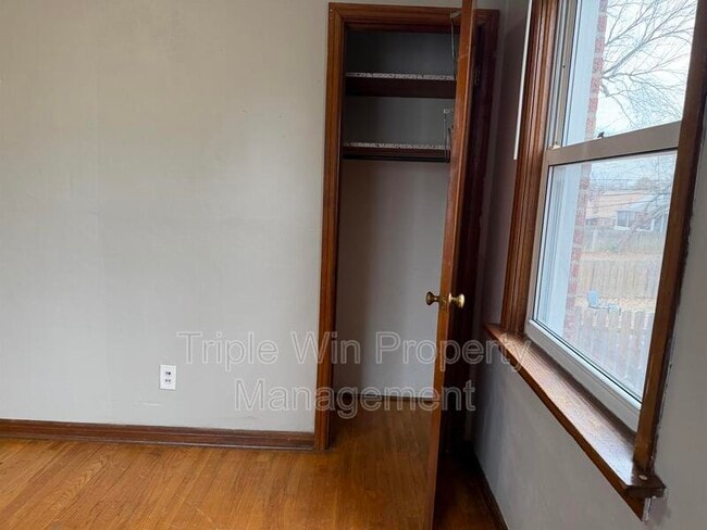 Building Photo - 8664 Belhaven Dr