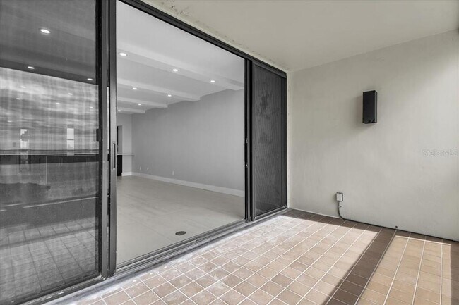 Building Photo - 2020 Harbourside Dr