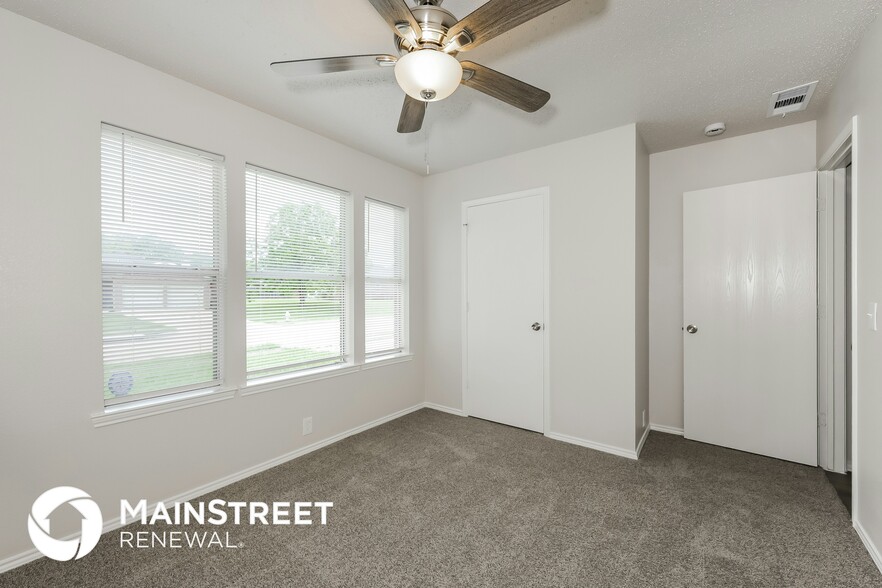 Building Photo - 317 Oakhurst Dr