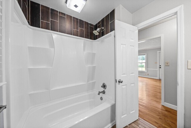 Building Photo - 541 Donna Dr
