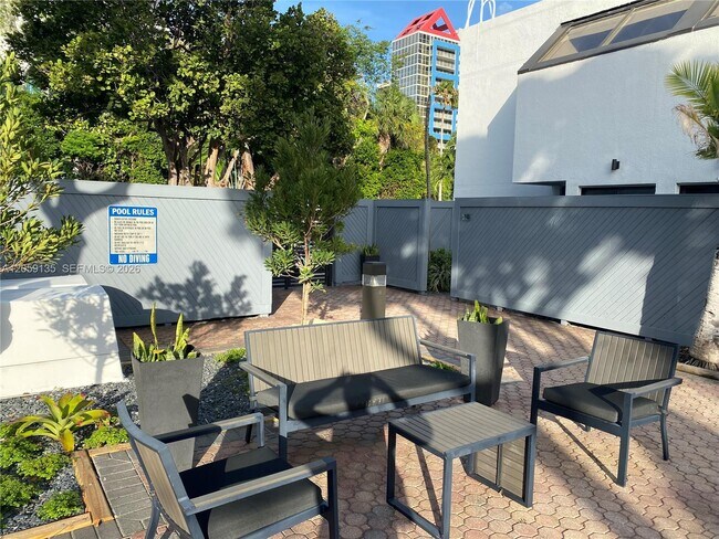 Building Photo - 2180 Brickell Ave