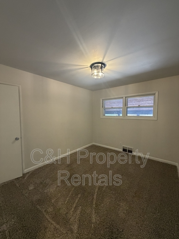 Building Photo - 1017 25th St W