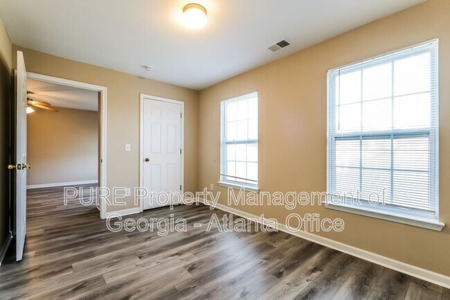 Building Photo - 1706-1706 Stonehaven Cir