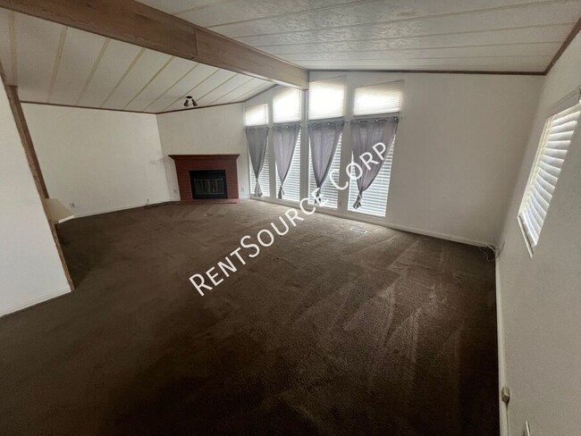 Building Photo - 3 Bedrom Mobile Home For Rent in Rosamond