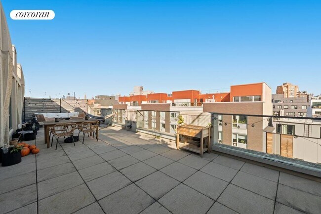 Building Photo - 247 N 7th St