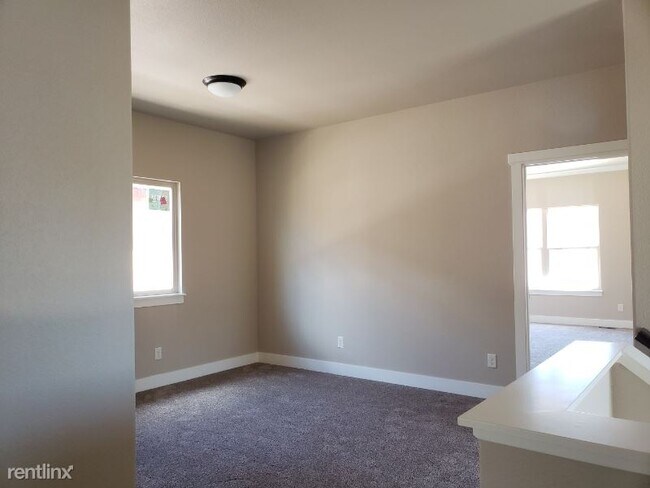 Building Photo - 4 br, 3.5 bath House - 875 Redemption Pt