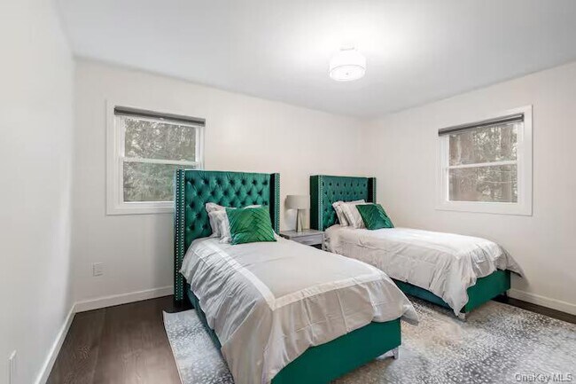 Building Photo - 9 E Stemmer Ln