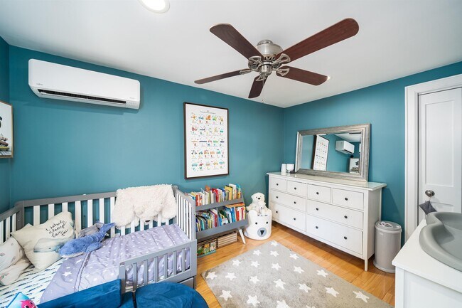 Building Photo - 235 Bloomfield St