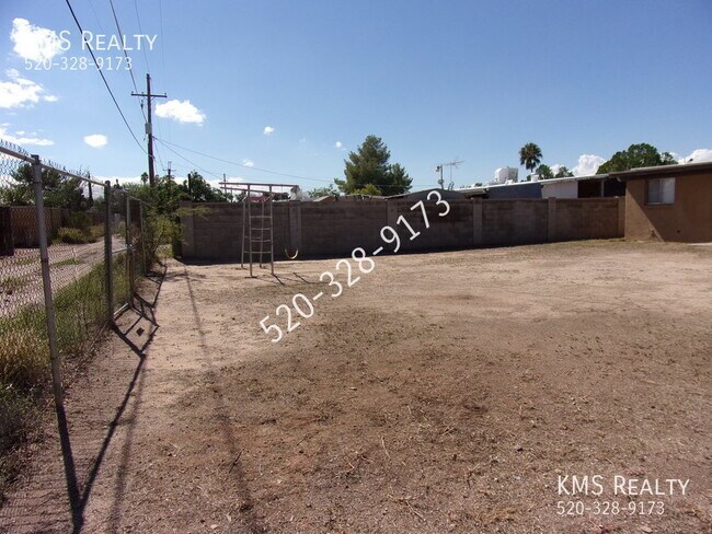 Building Photo - 5625 S Irving Dr