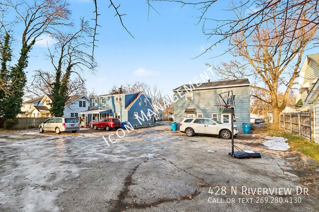 Building Photo - 428 N Riverview Dr