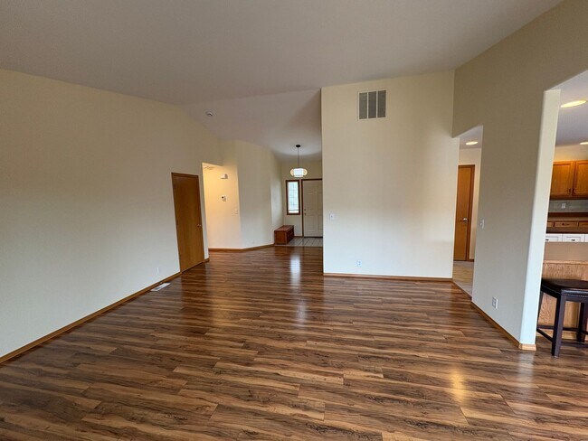 Building Photo - 3519 G Ave