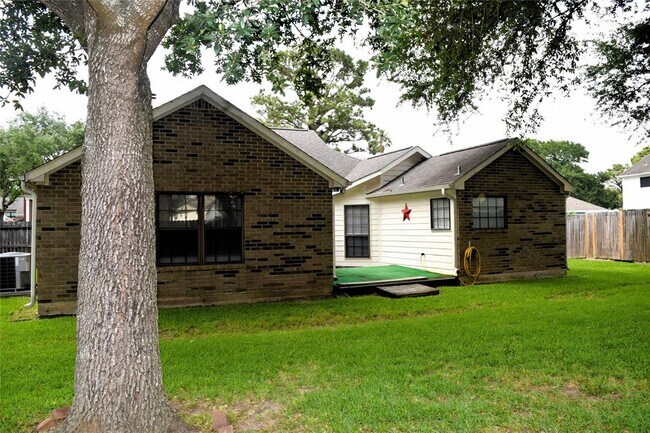 Building Photo - 2029 Reef Dr