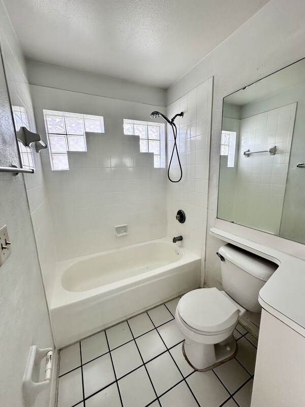 Building Photo - 9606 Chandon Dr