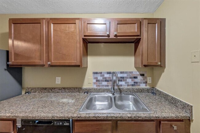Building Photo - 3575 Oakvale Rd