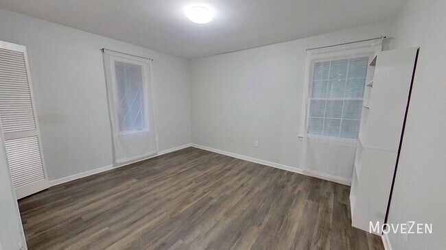 Building Photo - 303 Driftwood Dr
