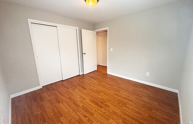 Building Photo - 545 Lowell Ave