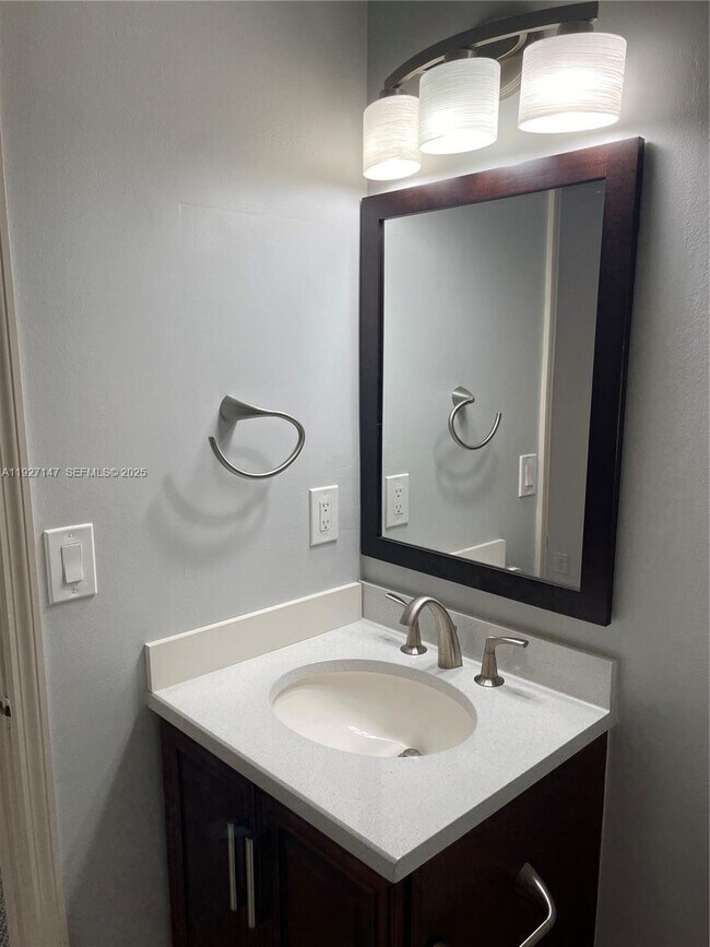 Building Photo - 1861 Salerno Cir