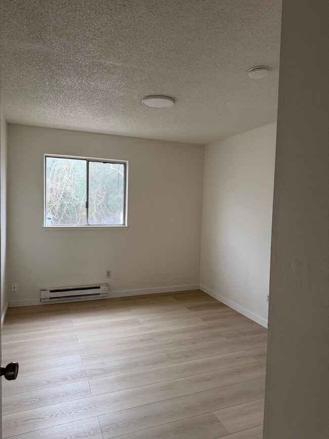 Building Photo - Cozy 2-Bedroom Downtown Sacramento Unit- 2nd floor