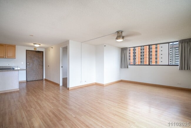 Building Photo - Move-In Ready & Conveniently Located 2BR /...