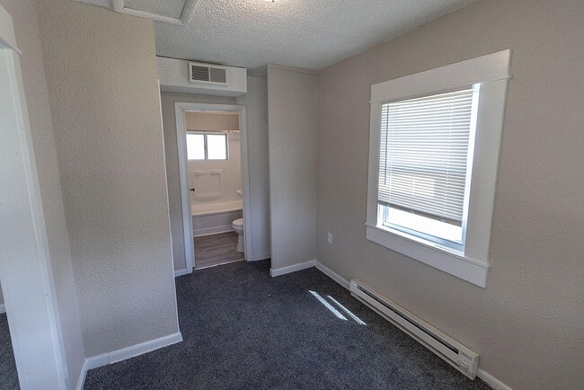 Building Photo - 7460 N Wade School Rd