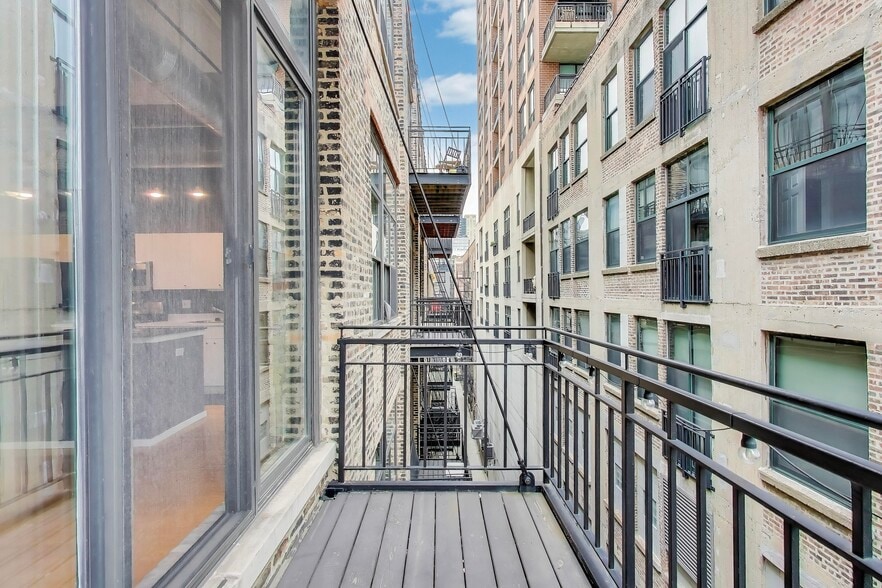 Building Photo - 375 W Erie St