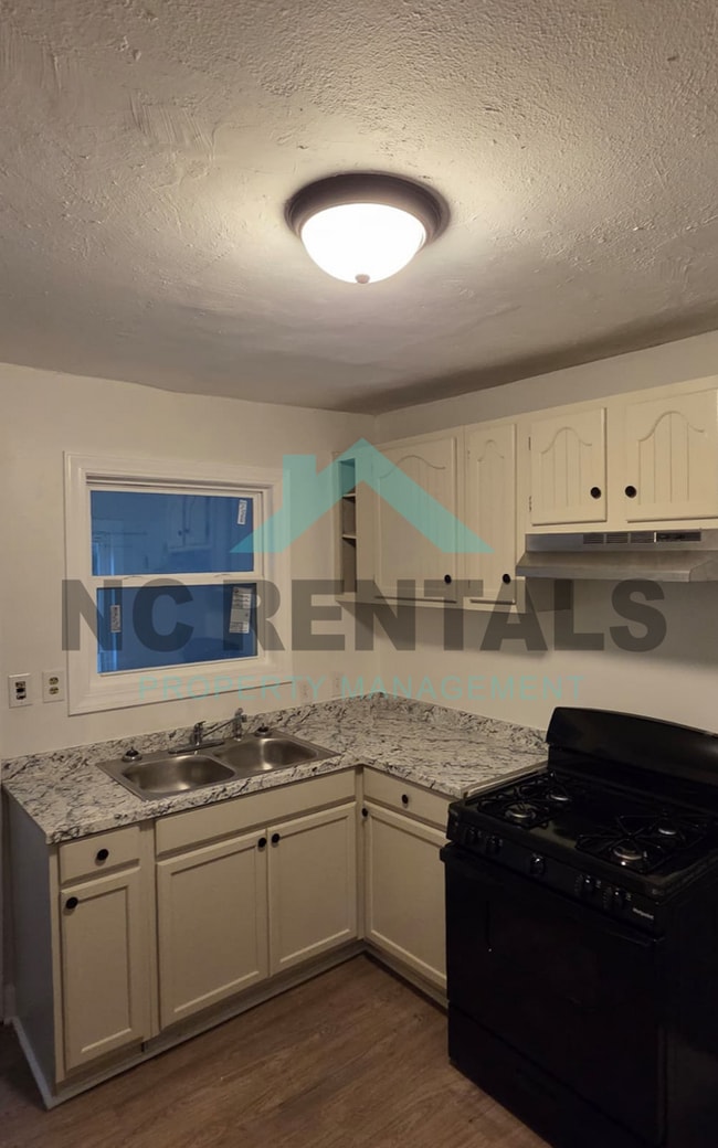 Building Photo - 2907 Bon Air Ave