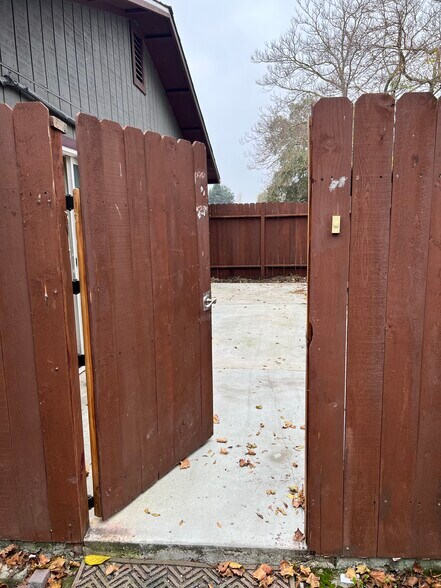 Building Photo - 1871 Peach Pl