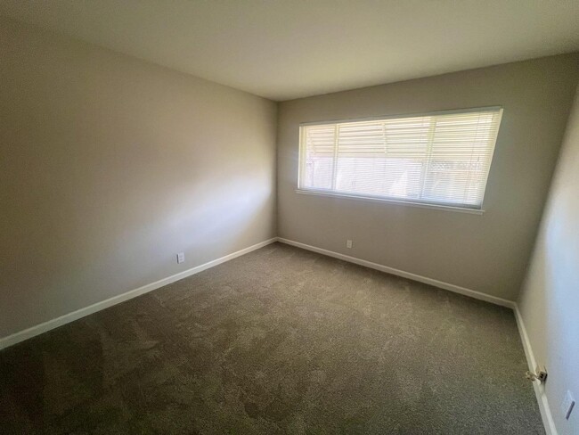 Building Photo - 4396 Glenpark Dr