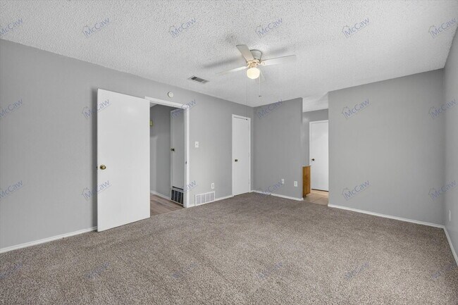 Building Photo - 2913 Green Ridge St