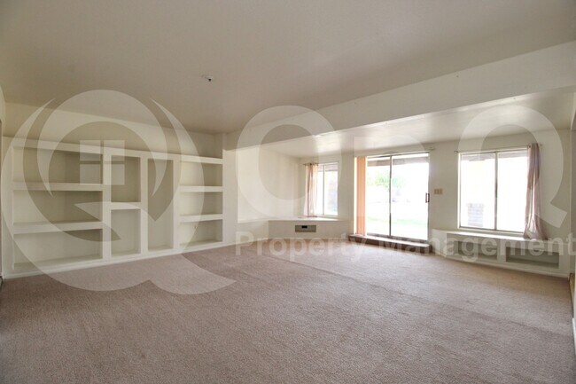 Building Photo - 570 N Villa Nueva Dr