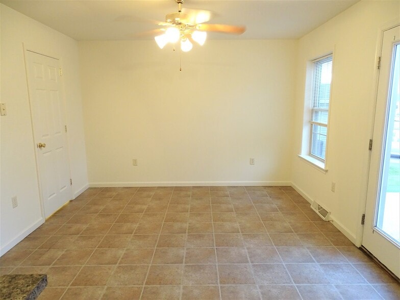 Building Photo - 150 Gable Dr