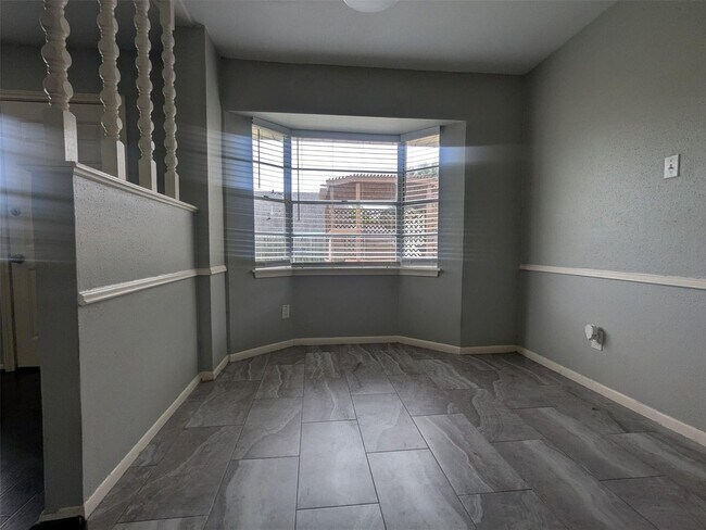 Building Photo - MOVE-IN READY 4 BED/ 2.5 BATH HOME IN MIDD...