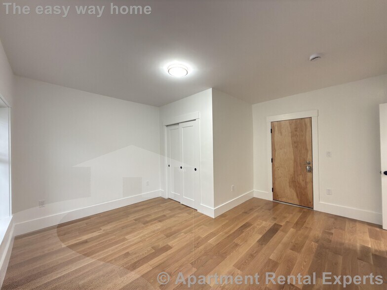 Building Photo - 406 Columbia St