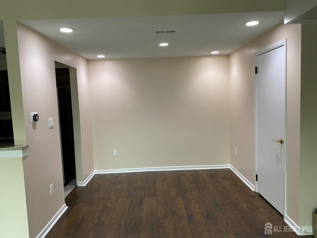 Building Photo - 9002 Tamarron Dr