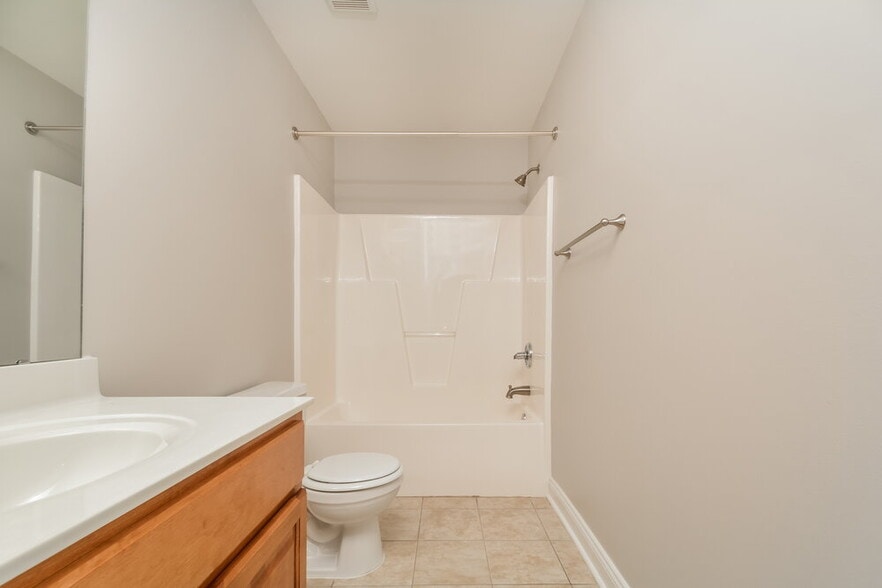 Building Photo - 684 Winding Oak Way