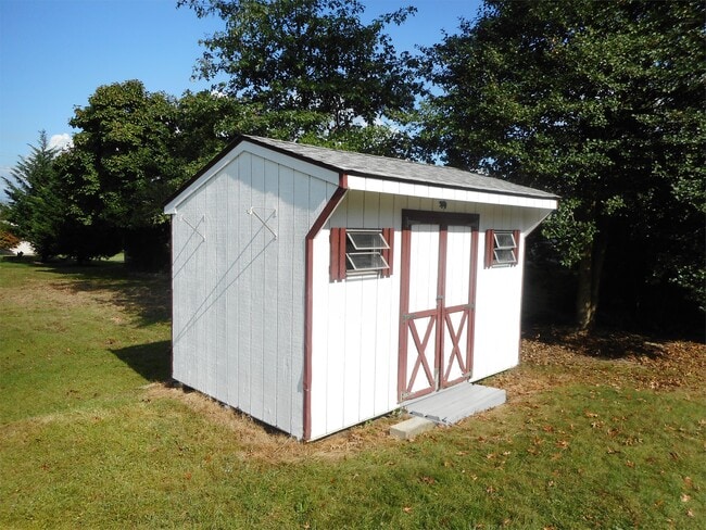 Building Photo - 117 Anderson Ave