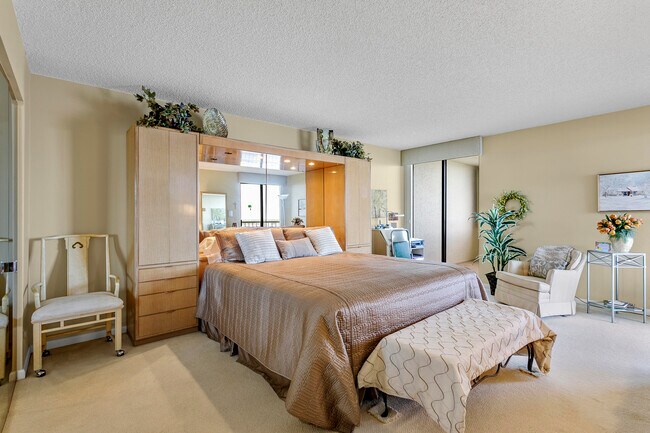 Building Photo - 5070 N Ocean Dr
