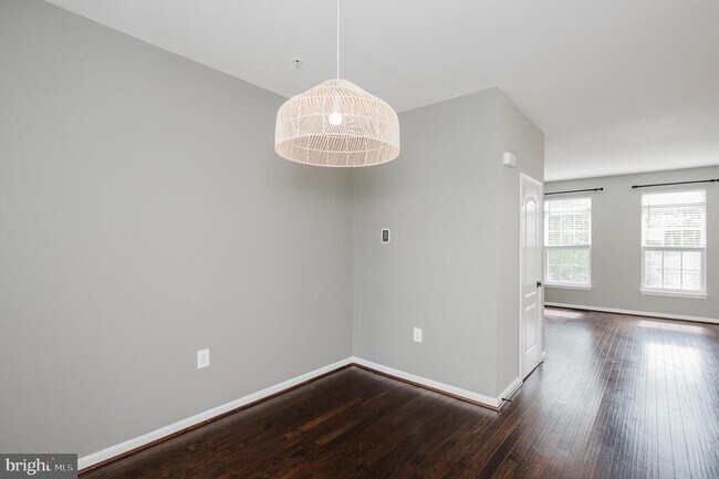 Building Photo - 557 Rhapsody Ct