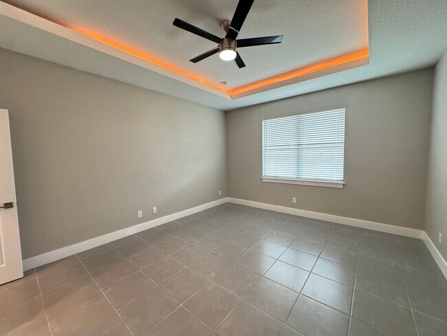 Building Photo - Spacious 4-Bedroom Home in Poinciana – Internet Included & No HOA Approval Required