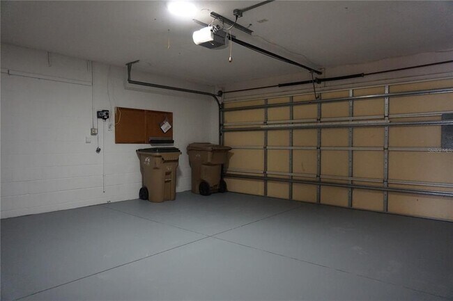 Building Photo - 10500 Lake Hasson Cir