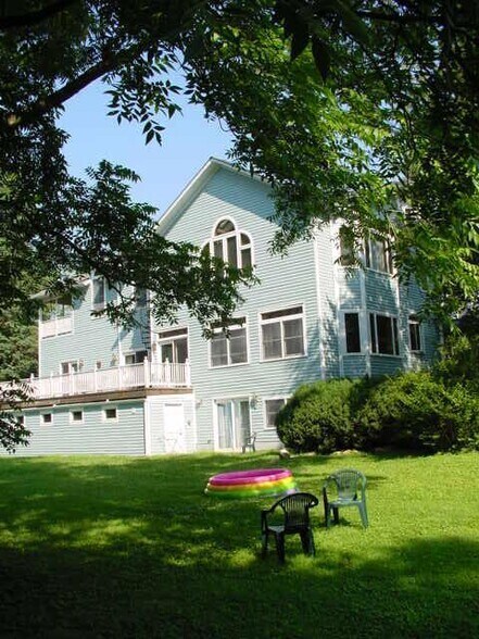 Building Photo - 324 Little Falls St