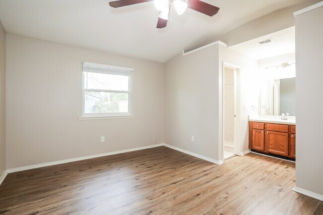 Building Photo - 2916 Trenton Ct