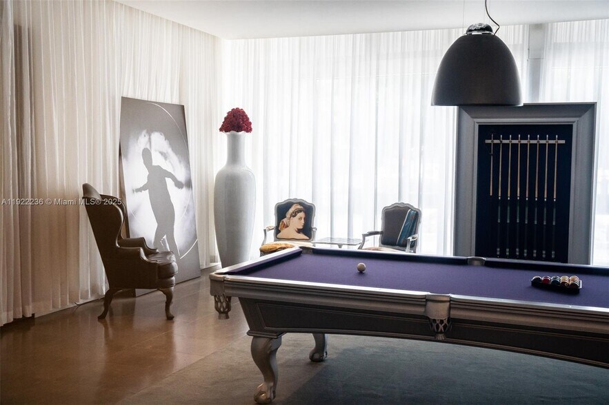 Building Photo - 495 Brickell Ave