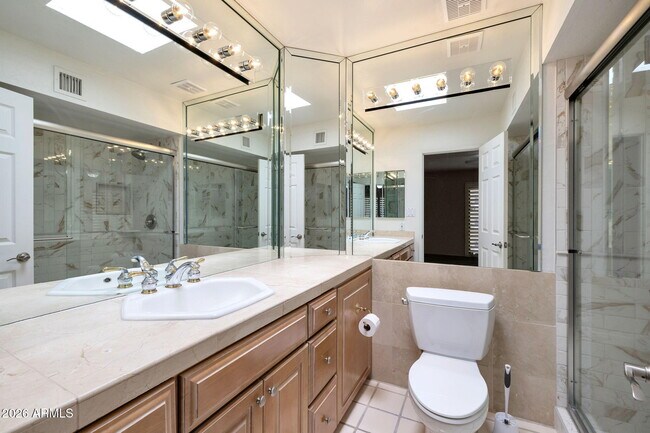 Building Photo - 5526 N 71st St